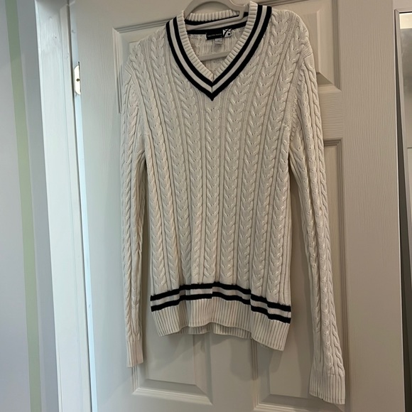 Saks Avenue Men’s V-Neck Sweater - Picture 1 of 4